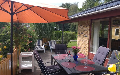 Kasper - 700M from the Sea: Toit, Maison, Domicile, Chalet, Siding, Biens, Allée, Batiments Jardin, Cour, Cabanon