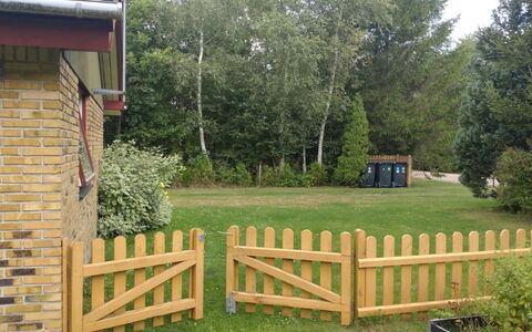 Kasper - 700M from the Sea: Toit, Maison, Domicile, Chalet, Siding, Biens, Allée, Batiments Jardin, Cour, Cabanon