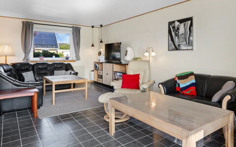Benedikt - 150M from the Sea: Meubles, Salon, Canapé, Chaise, Vélo, Plante D'Appartement, Parquet, Roue De Bicyclette