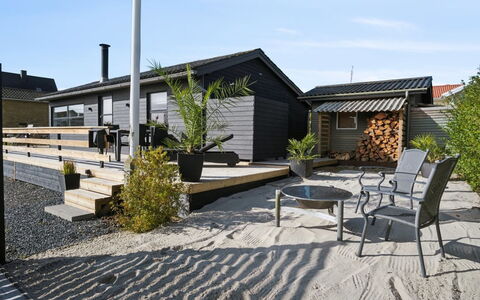 Dagh - 100M from the Sea: Meubles, Design Intérieur, Sol, Sol, Plafond, Pièce, Chaise, Table, Appartement, Table Cuisine Et Salle A Manger