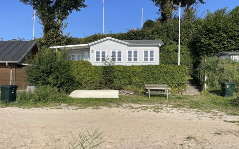 Drifa - 20M from the Sea: Maison, Domicile, Toit, Zone Résidentielle, Chalet, Biens, Ferme, Pelouse, Aménagement Paysager, Siding