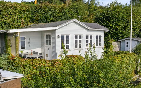 Drifa - 20M from the Sea: Maison, Domicile, Toit, Zone Résidentielle, Chalet, Biens, Ferme, Pelouse, Aménagement Paysager, Siding