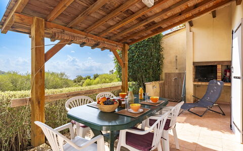Bonifacio 200: Propriété, Meubles, Plante, Table, Ciel, Chaise, Ombre, Bois, Design Intérieur, Mobilier De Jardin