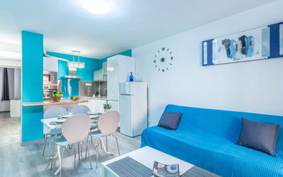 Gran Reserva 476.31: Meubles, Table, Bleu, Canapé, Bleu Azur, Salon, Cadre, Éclairage, Design Intérieur, Canapé-Lit