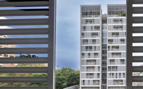 Giulia Apartment: Bâtiment, Ciel, Jour, Propriété, Fenêtre, Architecture, Bloc Tour, Design Urbain, Rectangle