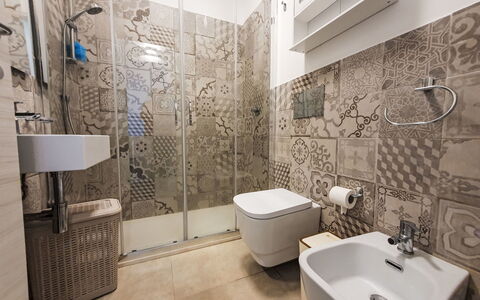 Sogno di Emanuel: Luminaire Plomberie, Robinet, Salle De Bains, Évier, Noir, Lavabo, Design Intérieur, Éclairage, Architecture, Toilette