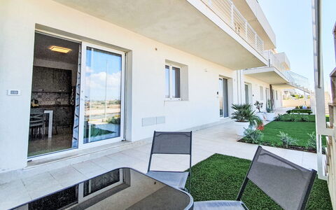 Sogno di Emanuel: Propriété, Plante, Bâtiment, Fenêtre, Plante D'Appartement, Ombre, Architecture, Design Urbain, Condominium, Sol