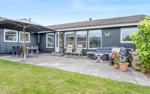 Tenho - 150M from the Sea: Domicile, Chalet, Porche, Siding, Ferme, Structure En Plein Air