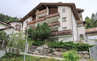Savognin 140: Plante, Bâtiment, Propriété, Ciel, Fenêtre, Maison, Arbre, Lot Terre, Design Urbain, Chalet