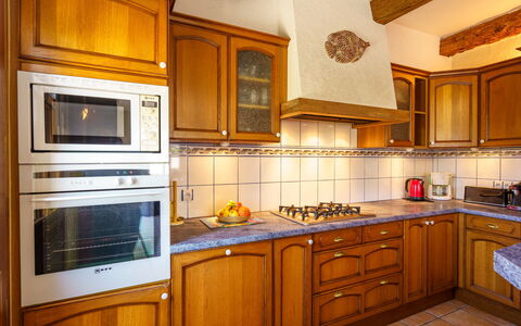 La Mouette Bleue: Cabinetry, Comptoir, Propriété, Appareil De Cuisine, Bâtiment, Bois, Cuisine, Evier, Éclairage, Évier