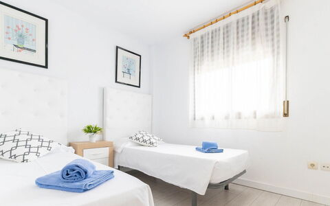 Edificio Blaucel: Bâtiment, Propriété, Cadre, Plante, Fenêtre, Produit, Bleu Azur, Table, Confort, Design Intérieur