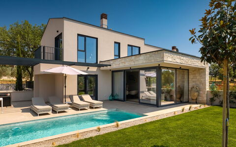 Tia 1: Ciel, Plante, Bâtiment, Fenêtre, L'Eau, Porte, Ombre, Design Intérieur, Arbre, Maison