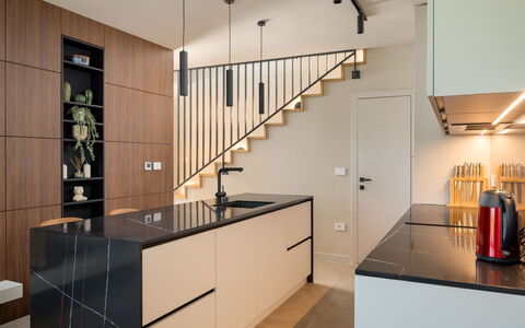 Tia 1: Cabinetry, Comptoir, Bâtiment, Bois, Design Intérieur, Sol, Sol, Cuisine, Maison
