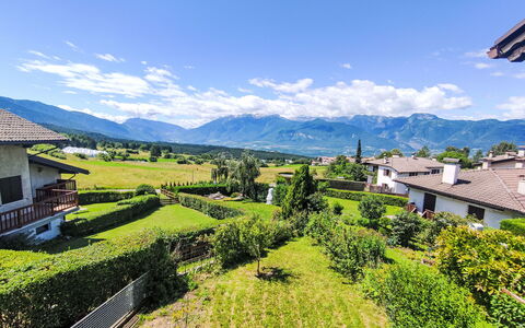 Ermeti: Ciel, Nuage, Plante, Montagne, Vert, Paysage Naturel, Bâtiment, Lot Terre, Végétation, Montagnes