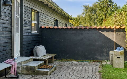 Frede - 1Km from the Sea: Toit, Maison, Domicile, Chalet, Porte, Siding, Plate-Forme, Porche, Planche, Dur