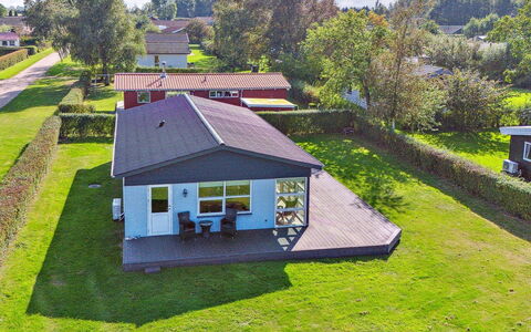 Todor - 150M from the Sea: Maison, Domicile, Toit, Zone Résidentielle, Chalet, Biens, Ferme, Pelouse, Aménagement Paysager, Siding