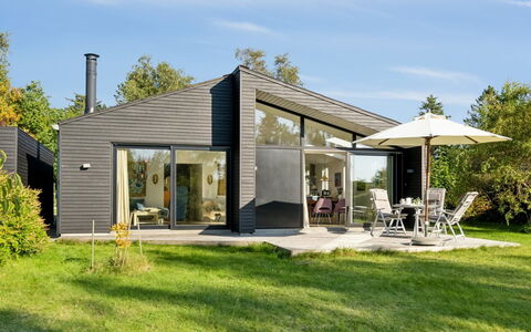Annlisa - 750M from the Sea: Maison, Domicile, Toit, Chalet, Biens, Aménagement Paysager, Batiments Jardin, Siding, Ferme
