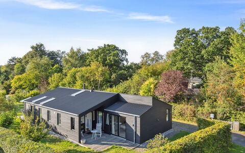 Annlisa - 750M from the Sea: Maison, Domicile, Toit, Chalet, Biens, Aménagement Paysager, Batiments Jardin, Siding, Ferme