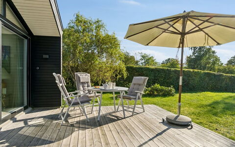 Annlisa - 750M from the Sea: Maison, Domicile, Toit, Chalet, Biens, Aménagement Paysager, Batiments Jardin, Siding, Ferme