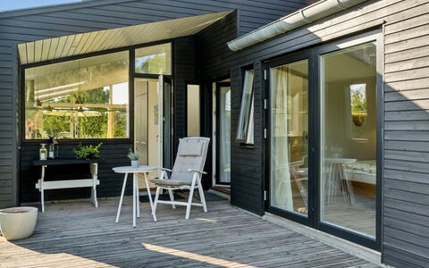 Annlisa - 750M from the Sea: Maison, Domicile, Toit, Chalet, Biens, Aménagement Paysager, Batiments Jardin, Siding, Ferme