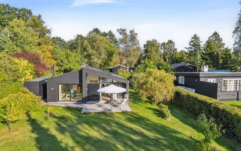 Annlisa - 750M from the Sea: Maison, Domicile, Toit, Chalet, Biens, Aménagement Paysager, Batiments Jardin, Siding, Ferme