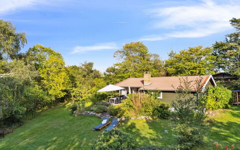 Awenita - 250M from the Sea: Maison, Domicile, Toit, Chalet, Biens, Aménagement Paysager, Batiments Jardin, Siding, Ferme