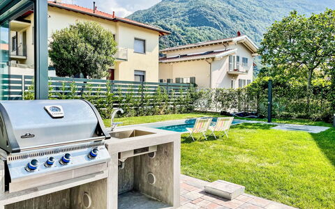 Allegra: Nuage, Plante, Ciel, Bâtiment, Fenêtre, Bleu Azur, Montagne, Arbre, Table, Mobilier De Jardin