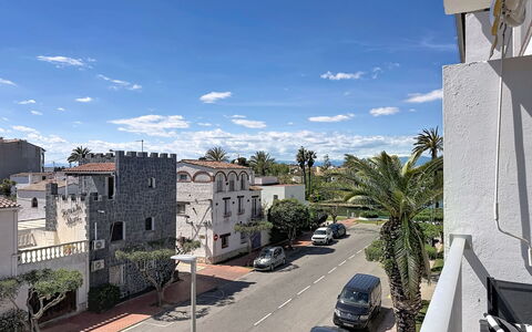 Empuriabrava 530: Arbre, Fenêtre, Zone Résidentielle, Ville, Quartier, Rue, Asphalte, Familiale, Appartement