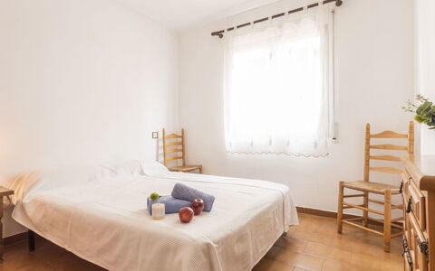 Empuriabrava 530: Chambre, Meubles, Lit, Pièce, Propriété, Drap De Lit, Cadre De Lit, Design Intérieur, Matelas, Sol