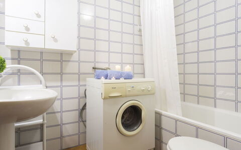 Empuriabrava 530: Buanderie, Salle De Bains, Pièce, Sécheuse, Propriété, Principaux Appliance, Toilette, Tuile, Blanchisserie, Machine À Laver