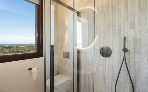 Ciliegino Spereto Apartment, Pool And Relax , Mont: Fenêtre, Porte, Bâtiment, Bois, Sol, Salle De Bains, Sol, Porte De Douche, Verre
