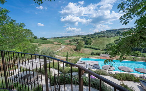 Ciliegino Spereto Apartment, Pool And Relax , Mont: Arbre, Piscine, Paysage, Lot Terre, Mobilier De Jardin, Eco Hôtel, Aménagement Paysager, Ombre, Recours, Balancelle