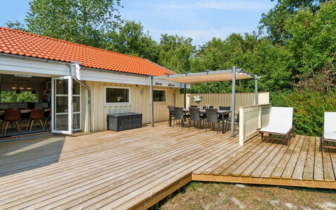 Vamika - 300M from the Sea: Bois, Plate-Forme, Dur, Ombre, Tache De Bois, Planche, Chalet, Porche, Structure En Plein Air, Mobilier De Jardin