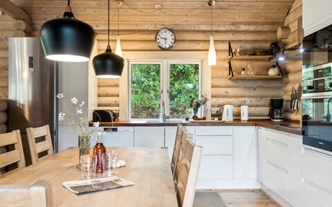 Hjorthung - 2Km from the Sea: Bois, Design Intérieur, Sol, Plafond, Meubles, Comptoir, Cuisine, Luminaire, Domicile, Sol