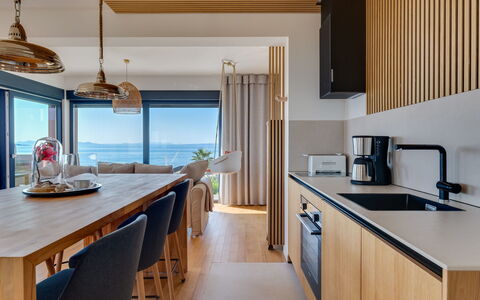 Grandview: Comptoir, Cabinetry, Propriété, Evier, Évier, Cuisine, Bois, Design Intérieur, Appareil De Cuisine, Éclairage