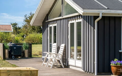 Nadica - 400M from the Sea: Meubles, Canapé, Design Intérieur, Sol, Salon, Sol, Throw Pillow, Pièce, Oreiller