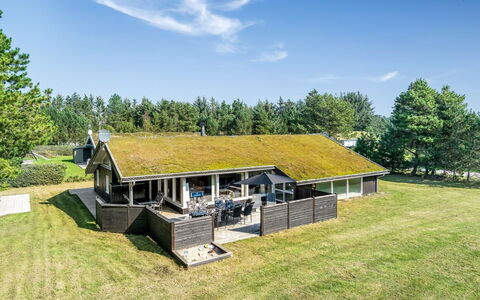 Arild - 900M from the Sea: Meubles, Design Intérieur, Chaise, Sol, Table, Recours, Sol, Plafond, Pièce, Eco Hôtel