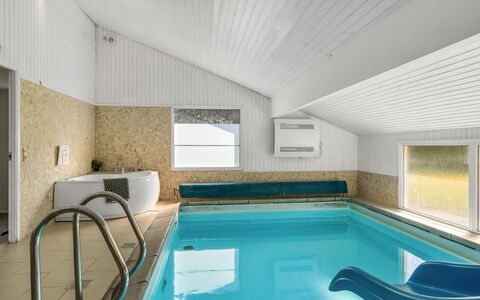 Arild - 900M from the Sea: Meubles, Design Intérieur, Chaise, Sol, Table, Recours, Sol, Plafond, Pièce, Eco Hôtel