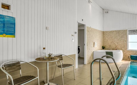 Arild - 900M from the Sea: Meubles, Design Intérieur, Chaise, Sol, Table, Recours, Sol, Plafond, Pièce, Eco Hôtel