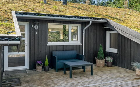 Arild - 900M from the Sea: Meubles, Design Intérieur, Chaise, Sol, Table, Recours, Sol, Plafond, Pièce, Eco Hôtel