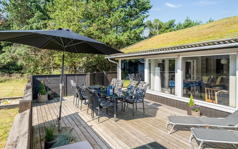 Arild - 900M from the Sea: Meubles, Design Intérieur, Chaise, Sol, Table, Recours, Sol, Plafond, Pièce, Eco Hôtel