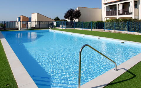 Port Saint-Jacques: Piscine, Bleu, Zone Résidentielle, Recours, Composite, Loisir, Ombre, Thermes, Biens, Hacienda