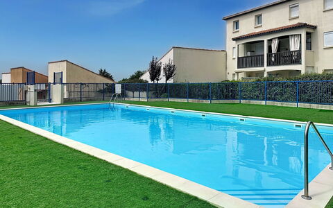 La Bernerie-En Retz 200: Piscine, Zone Résidentielle, Thermes, Recours, Composite, Loisir, Biens, Gazon Artificiel, Hacienda, Villa