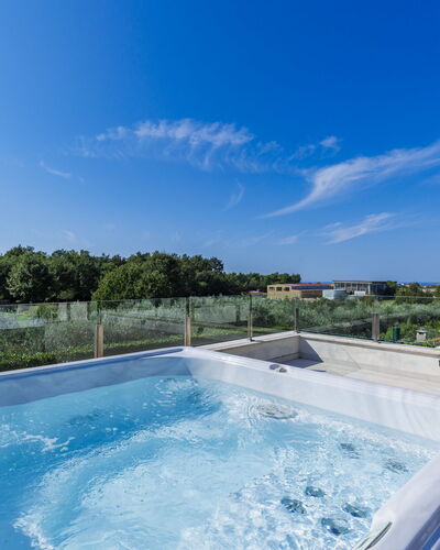 Bianca: L'Eau, Nuage, Ciel, Ressources En Eau, Propriété, Plante, Bleu, La Nature, Bleu Azur, Piscine