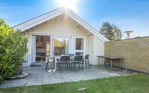 Hedde - 100M from the Sea: Meubles, Design Intérieur, Appartement, Sol, Sol, Table, Chaise, Pièce, Domicile, Table Cuisine Et Salle A Manger