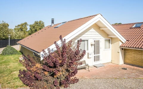 Hedde - 100M from the Sea: Meubles, Design Intérieur, Appartement, Sol, Sol, Table, Chaise, Pièce, Domicile, Table Cuisine Et Salle A Manger