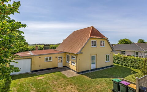 Slavomira - 12Km from the Sea: Bleu, Arbuste, Chalet, Couverture De Sol, Jardin, Biens, Ombre, Aménagement Paysager, Ferme, Eco Hôtel