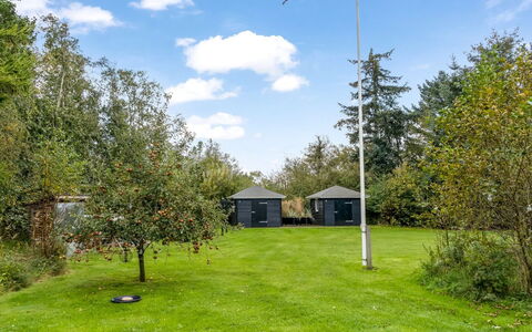 Evi - 500M from the Sea: Herbe, Prairie, Lot Terre, Chalet, Zone Rurale, Prairie, Batiments Jardin, Jardin, Cabanon