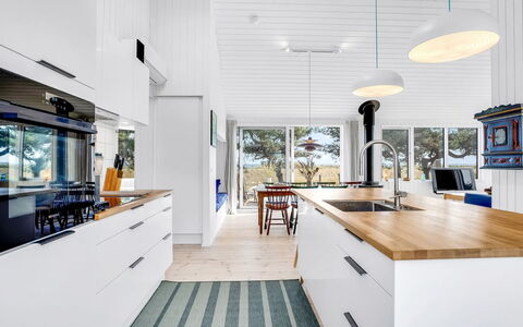 Kaila - 50M from the Sea: Cuisine, Sol, Comptoir, Design Intérieur, Bois, Meubles, Sol, Parquet, Plafond, Cabinetry
