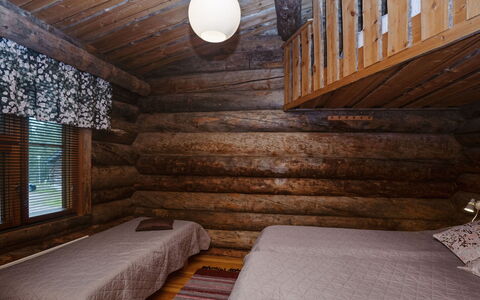 Kaukonkelo: Bois, Chambre, Drap De Lit, Lit, Literie, Sol, Design Intérieur, Sol, Linge, Meubles